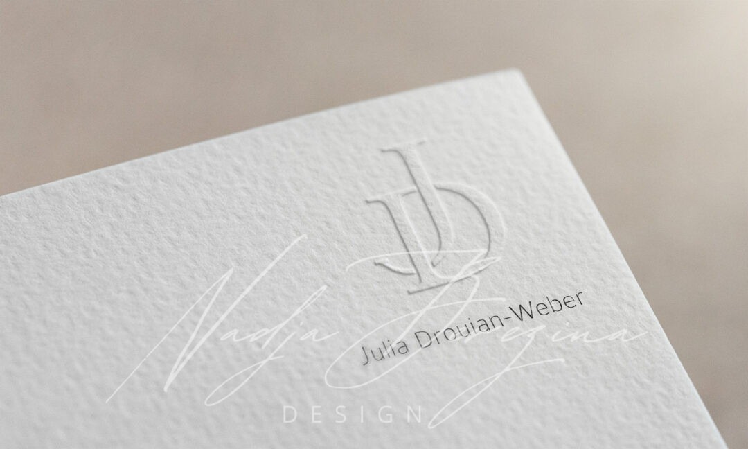 Dezentes Monogramm-Logo